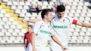 A transferat Steaua o rezervă de lux?** Levi trebuie să schimbe din nou sistemul pentru ca Bălan să prindă echipa! Vezi ce variante are