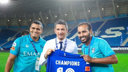 Răzvan Lucescu, despre despărțirea în lacrimi de Al Hilal. „Nu cred că fotbalul este ingrat, ci asta este viața!” Discursul emoționant al românului | VIDEO EXCLUSIV ProSport LIVE