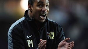 Mai rău ca în România! Incredibil: un fost star de la Liverpool și United a fost concediat prin SMS