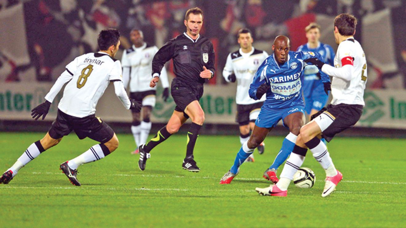 Liga face compromisuri în numele sărăciei!** Cum "operează" oamenii lui Mitică