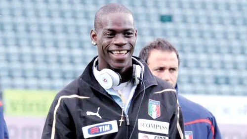 Balotelli a comis-o iar!** Italia se chinuia cu Feroe, iar el asculta muzică și naviga pe net