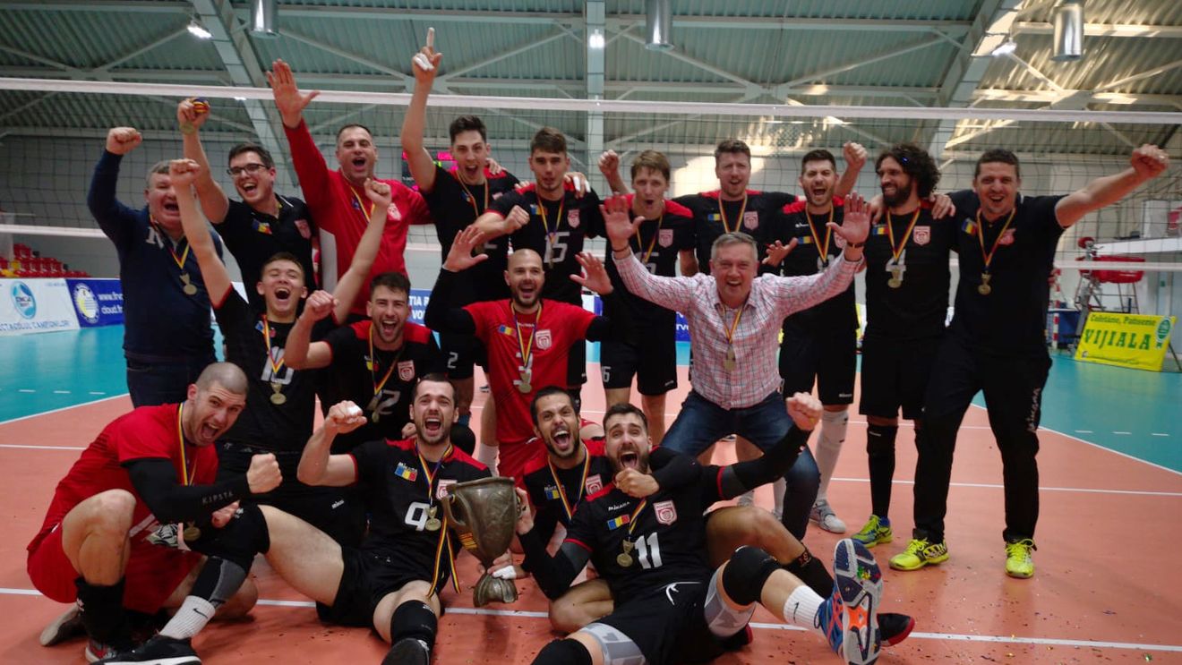 "Câinii" dau lovitura la fileu! Echipa masculină de volei a CS Dinamo a câștigat Cupa României după o victorie clară cu Arcada Galați. Trofeul revine după opt ani în Șoseaua Ștefan cel Mare