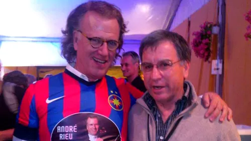 FOTO | Andre Rieu a primit de la Valeriu Argăseală un tricou personalizat, după ce cunoscutul artist a vorbit despre Steaua în timpul concertului de la București