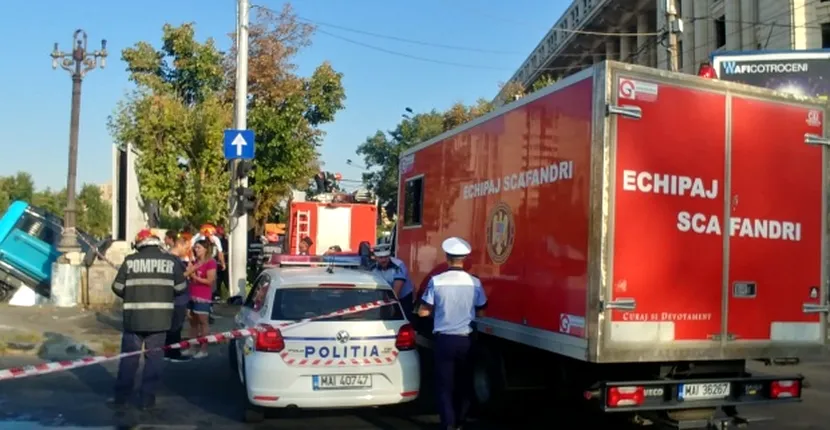 FOTO | Un autobuz a căzut în Râul Dâmbovița, după un accident rutier