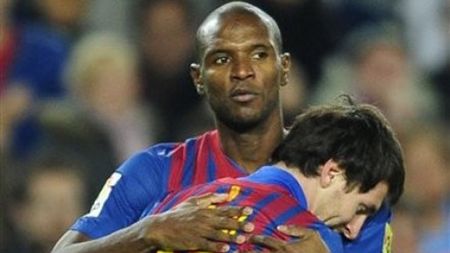 Eric Abidal a semnat un contract nou, dar nu a uitat de durere! ** Gestul care a făcut niște părinți să izbucnească în PLÃ‚NS: "Fii puternic, sunt alături de tine!"