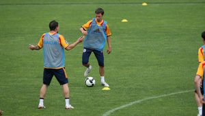 Bucur și Apostol, testați în prima echipă