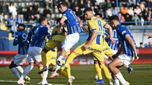Încă o plecare din Superliga! Numărul fotbaliștilor disponibilizați de la echipă a ajuns la 18