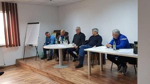 FOTO | Mircea Lucescu, vizită-fulger în Liga 1: "A rămas profund impresionat de infrastructură și condițiile bune de pregătire"