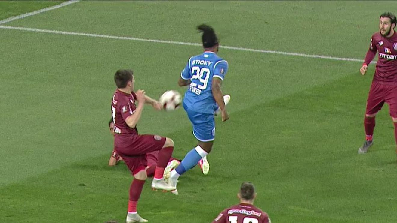 Cea mai controversată fază din Craiova - CFR a fost tranșată categoric de Ion Crăciunescu: "E penalty! Avea ambele mâini în față"