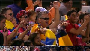 FOTO | Românii au făcut spectacol la Miami. Fanii Simonei Halep, considerați mai înfocați decât suporterii lui Roger Federer