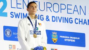 De ce a trădat-o David Popovici pe Steaua pentru Dinamo! S-a aflat adevăratul motiv şi nu e salariul de 7.000 de euro: "Câțiva centimetri"