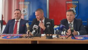 Chindia plusează la achiziții cu un mijlocaș și un portar. Cum a fost pus președintele CJ Dâmbovița într-o situație stânjenitoare și ce l-a scos din fire pe primarul Târgoviștei