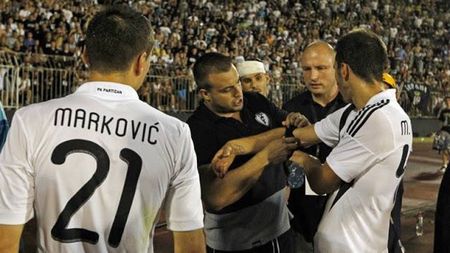 VIDEO - Căpitan umilit de proprii fani: "Jucătorilor le este frică de ultrași!"