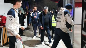 Jucătorul lui Gigi Becali a dat din casă! Ce face Mircea Lucescu la naționala României: „Am vorbit cu el!”