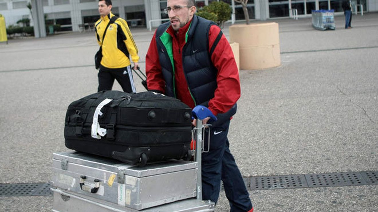 A picat transferul lui Latovlevici?** Francezii anunță că St. Etienne a renunțat la stelist și că va lua azi un alt fundaș