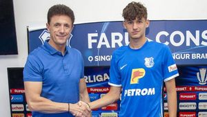 Gică Popescu s-a certat cu Gică Hagi pentru fiul său pentru că nu i-a dat șansa să joace mai mult, iar acum „Baciul” a avut un mesaj de suflet pentru Nicolas Popescu