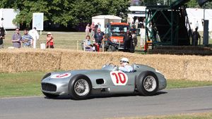 Un model vintage de curse a devenit cel mai scump automobil vândut vreodată în lume