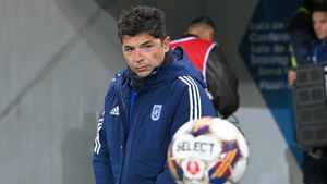 Giovanni Costantino, supărat după ce atacantul său l-a lăsat la greu în meciul FC U Craiova - Dinamo 2-1: „Dacă avea experiență, marca!”