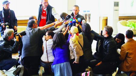 "Flavius, ai fetele la picioare!"