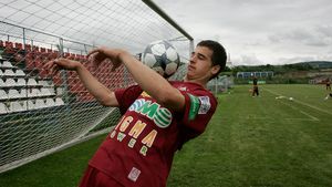 Clujenii nu își explică ratarea victoriei. Sergiu Negruț: "Ne-am bătut joc de ocazii și fotbalul nu te iartă"