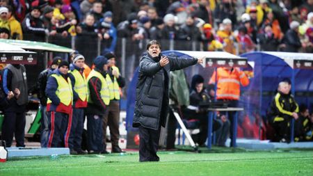 "Soarta lui Lăcătuș nu depinde de Napoli! Cu maturitate se pot califica"** Mesajul lui Rădoi către steliști