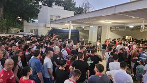 Probleme şi nervi pentru fanii lui Dinamo! Intrarea în PCH s-a făcut foarte greu şi răbdarea suporterilor a fost pusă la încercare