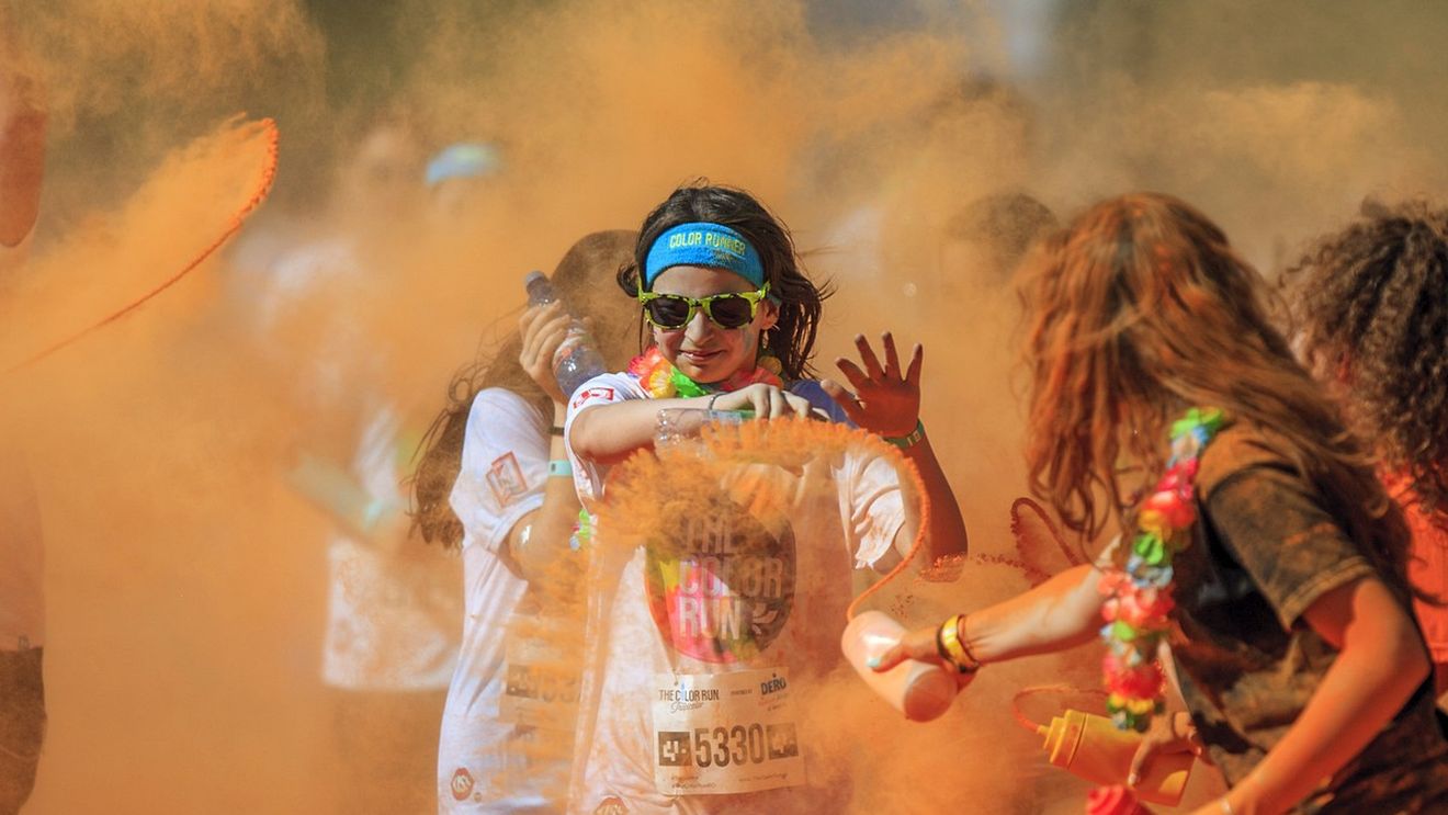 "Happiest 5k on the Planet": peste 3.000 de alergători sâmbătă, la Cluj, în "Color run"
