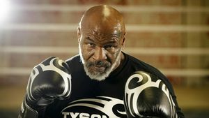 Mike Tyson a făcut praf zecile de milioane de dolari din bursa meciului cu Jake Paul şi acum e gata să se bată iar. Ce rival legendar ar putea fi următorul adversar