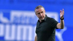 Un nou episod din războiul Laurențiu Reghecampf - Anamaria Prodan! Antrenorul a făcut plângere la Poliție după ce a constatat că a rămas fără bolidul Ferrari și o barcă