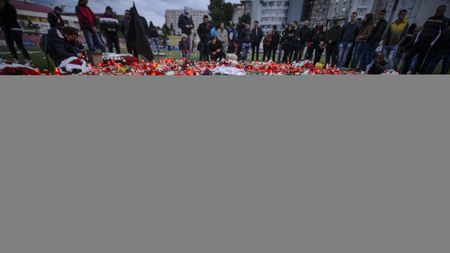 "E revoltător ca în 2016 să mai avem astfel de tragedii pe terenul de sport". Reacția lui Iordănescu după decesul lui Ekeng 