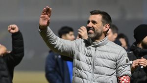 Kopic anunță transferuri noi la Dinamo: "Vine şi un român"