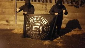 Continuă războiul în Bănie între cele două galerii. Peluza Sud 97 i-a mai dat o „directă” Peluzei Nord. Încă o captură făcută de ultrașii lui U Craiova 1948 | EXCLUSIV
