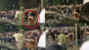 Imagini horror! Un fan al lui Dinamo, bătut cu bestialitate de mai mulți ultrași: a fost lovit cu brutalitate cu pumnii și cu picioarele | VIDEO EXCLUSIV