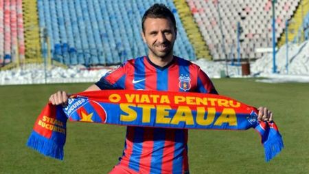 FOTO: Primele imagini cu Sânmărtean în tricoul Stelei. "Am întinerit cu zece ani". Ce număr va purta în Ghencea