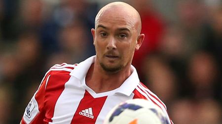 FOTO DUR | Accidentare groaznică în Premier League: Stephen Ireland a ieșit de pe teren cu gamba ruptă
