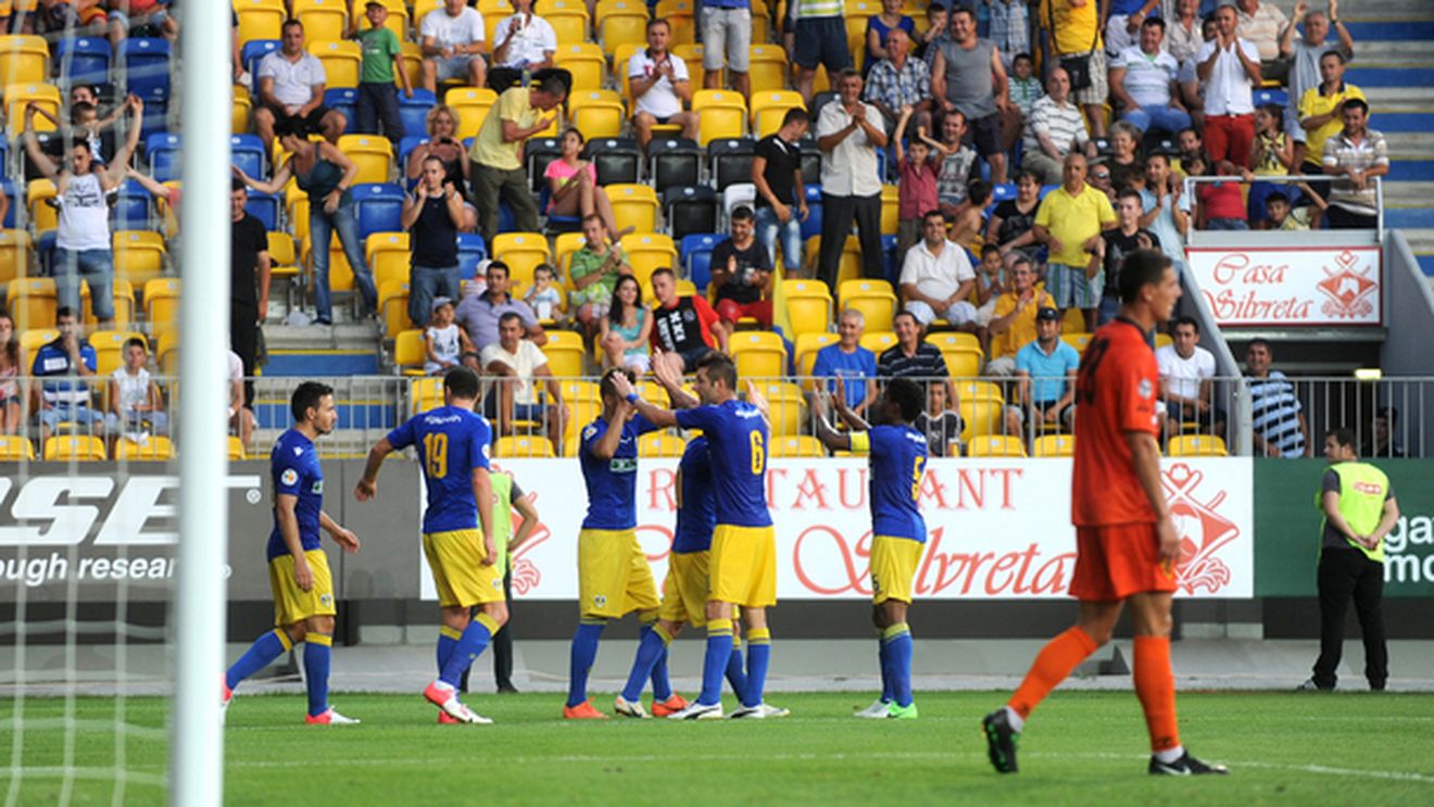 EXCLUSIV Petrolul a transferat un fundaș italian:** cum a fost convins Rednic! Bonus: "Lupii" vor un brazilian format de Santos