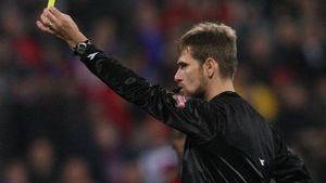 Tudor, certat de observator