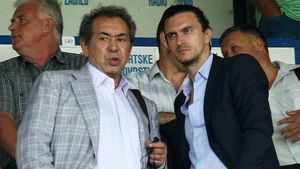 REACȚIA lui Săvulescu,** după ce Gigi Becali a declarat că dinamovistul a fost prins în pat cu un bărbat