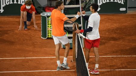 Novak Djokovic, acuzat de adversar că a trișat în sferturi la Roland Garros: „Vi se pare normal să facă asta mereu?"