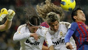 Unul e magistral, celălalt "vândut"!** Cei mai buni prieteni din 'Clasic' și-au dat mâna: "BarÃ§a e mult peste Real" Recordul lui Xavi și cifrele războiului