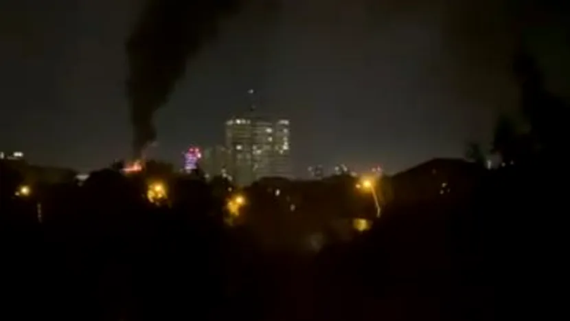 VIDEO / Incendiu violent la un bloc în construcție din Capitală