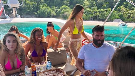 EXTRA S-a aflat din ce a plătit, de fapt, Dan Bilzerian sute de mii de dolari pe chiria conacului unde au loc petrecerile controversate