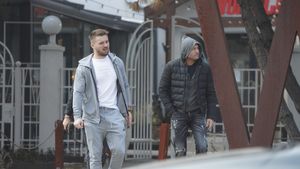 Adrian Ilie, surprins alături de prieteni la un restaurant din nordul Bucureștiului! Cum mai arată „Cobra”, fostul internațional care refuză aparițiile publice  | FOTO EXCLUSIV