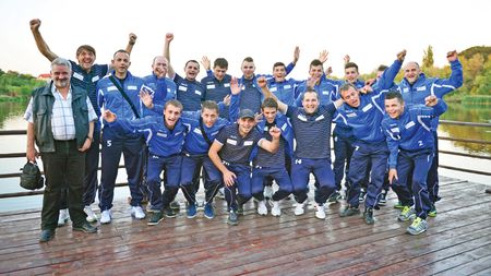 Își iau Avânt în Cupă! Primarul Bârsanei le-a promis eventualilor marcatori că le face statui în centrul comunei