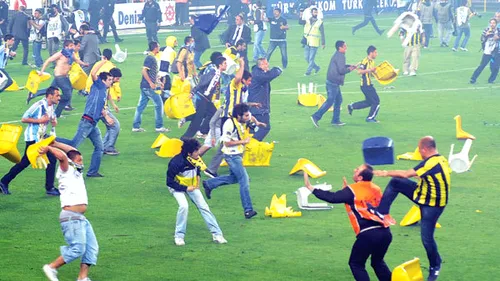 GALAta interzisă!** Jucătorii lui Fatih Terim au câștigat titlul pe terenul rivalei Fenerbahce, dar a fost premiată cu stadionul gol, din cauza incidentelor