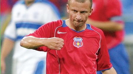 "Dorinel n-a uitat cum se dă o pasă, dar are loc doar la Steaua II"