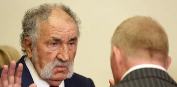 Ion Țiriac chiar n-a mai suportat când a văzut ce se întâmplă. Situația cu preşedintele l-a înfuriat: „Cum poți să-ți permiți să furi în halul ăsta? Să furi legal!”