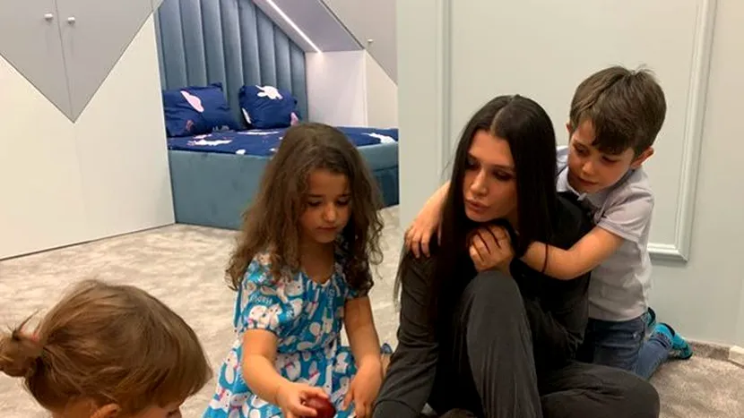Elena Băsescu, imagine emoționantă de Paște cu cei trei copii