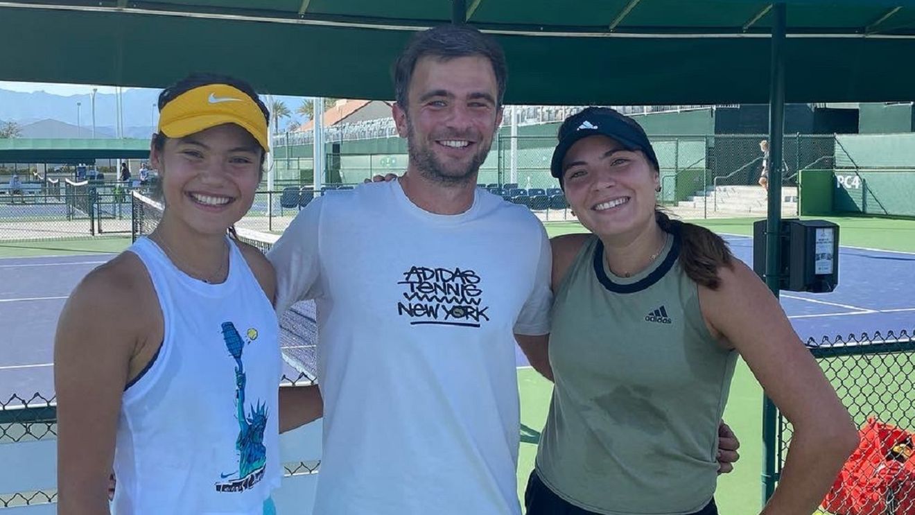 Imaginea zilei la Indian Wells! Un antrenor român a pus ochii pe Emma Răducanu: „E de-a noastră, domne!” FOTO