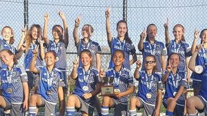 EXCLUSIV | Doi dinamoviști îi învață tainele fotbalului pe americani: "Vin mai multe fete decât băieți"